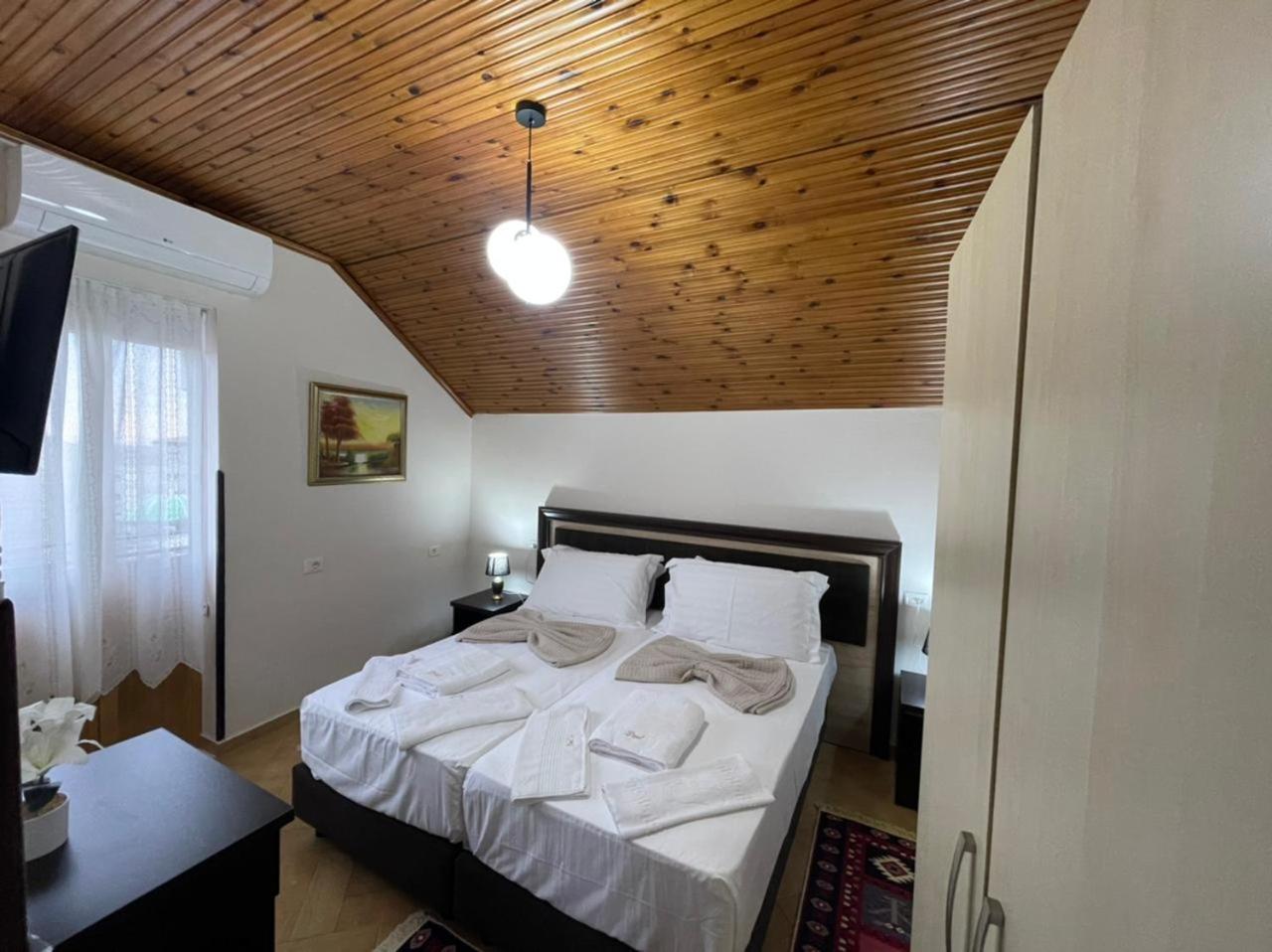--Hotel Deal-- Rooms With Castle View Крує Екстер'єр фото