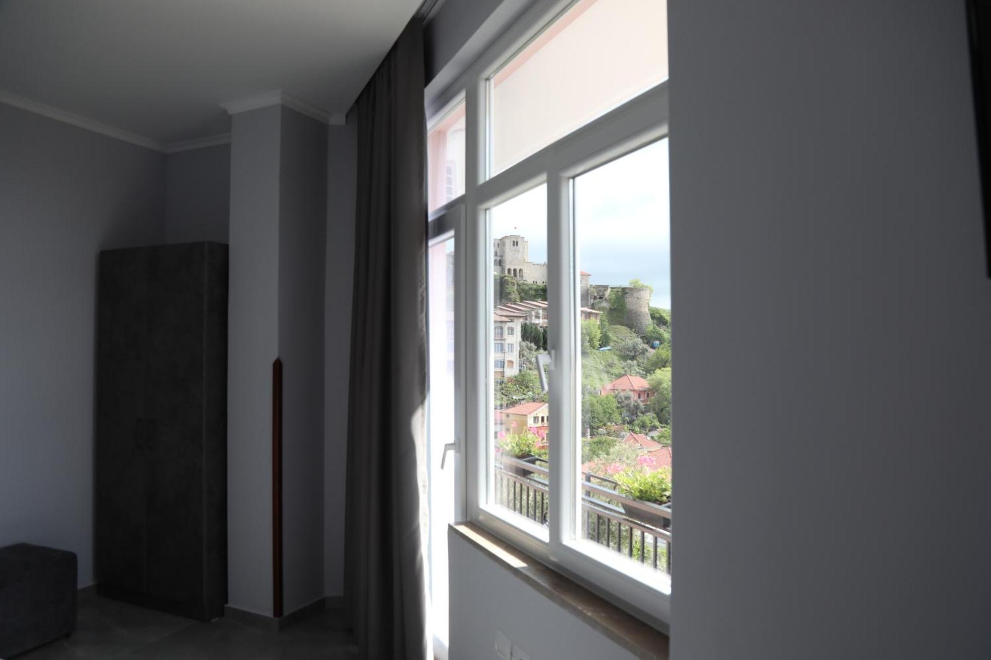 --Hotel Deal-- Rooms With Castle View Крує Екстер'єр фото