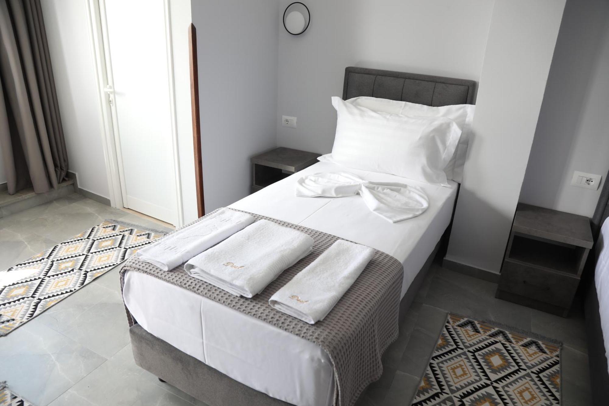 --Hotel Deal-- Rooms With Castle View Крує Екстер'єр фото