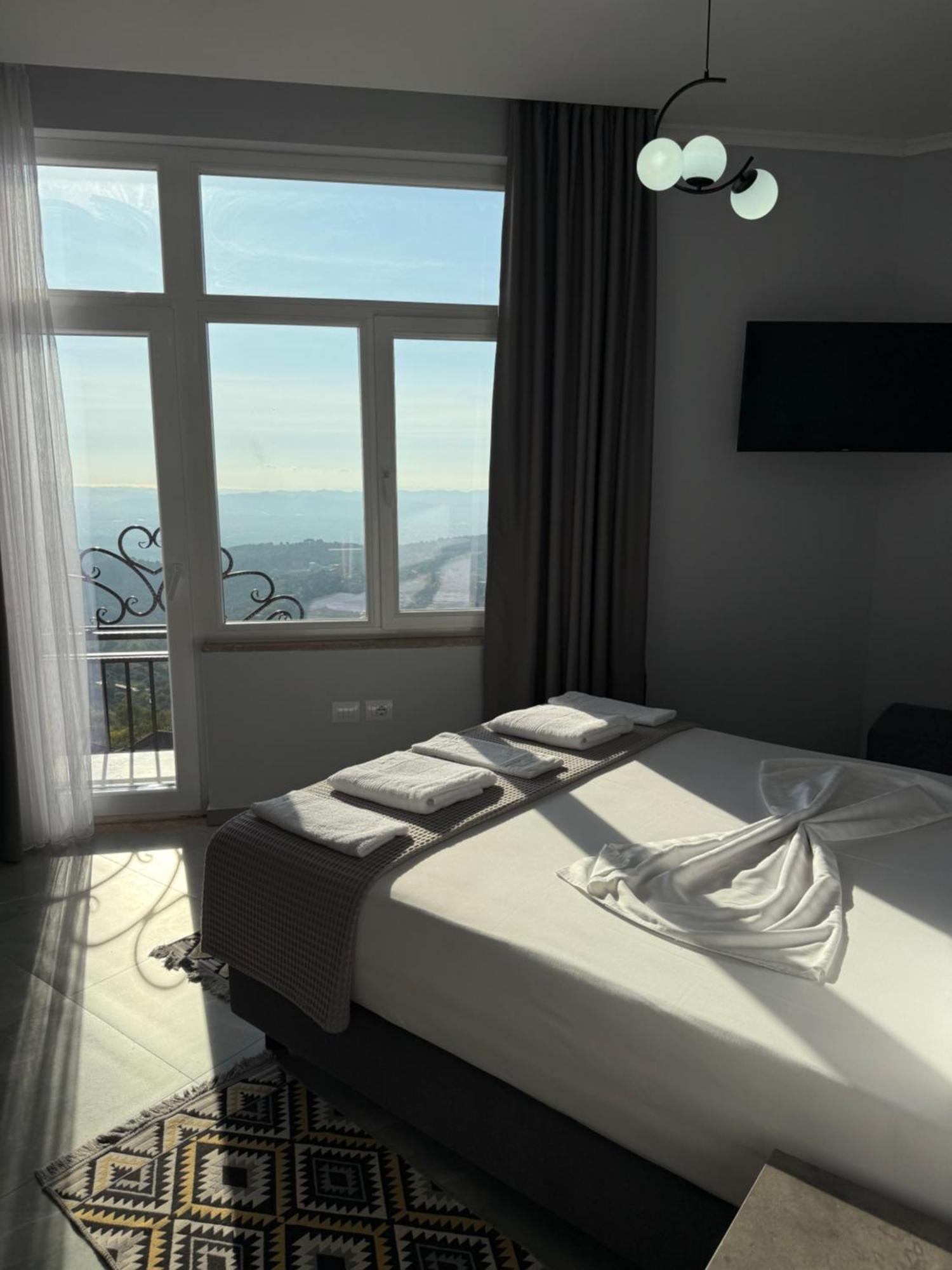 --Hotel Deal-- Rooms With Castle View Крує Екстер'єр фото