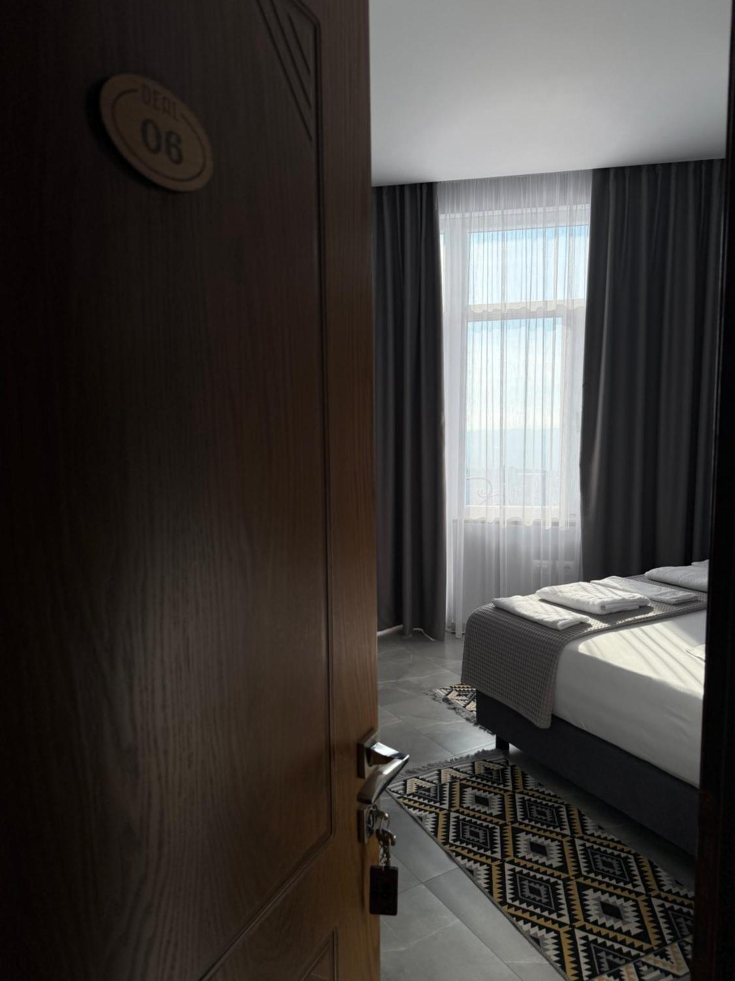 --Hotel Deal-- Rooms With Castle View Крує Екстер'єр фото
